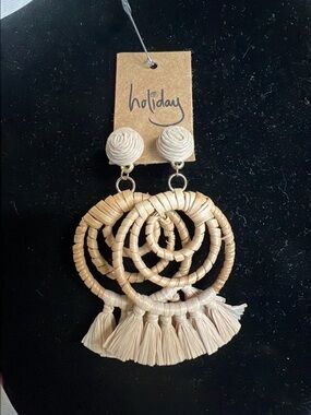 NWT Beige Raffia Hoop Tassel Earrings 3" long